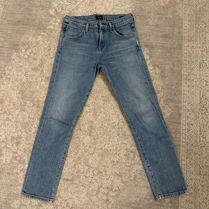 Citizens of Humanity mid rise slim fit crop. Great condition. Very soft.